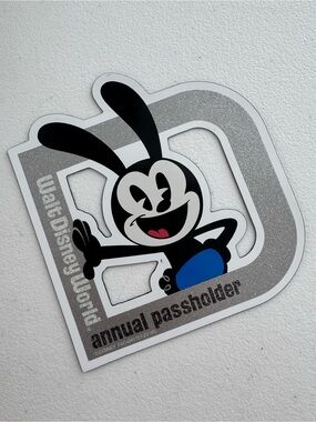 DISNEY | Annual Passholder Oswald Magnet Official WDW Parks Silver Glitter